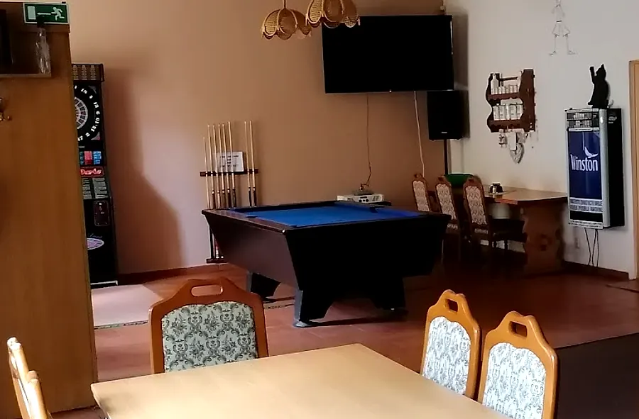 Kulečník a šipky